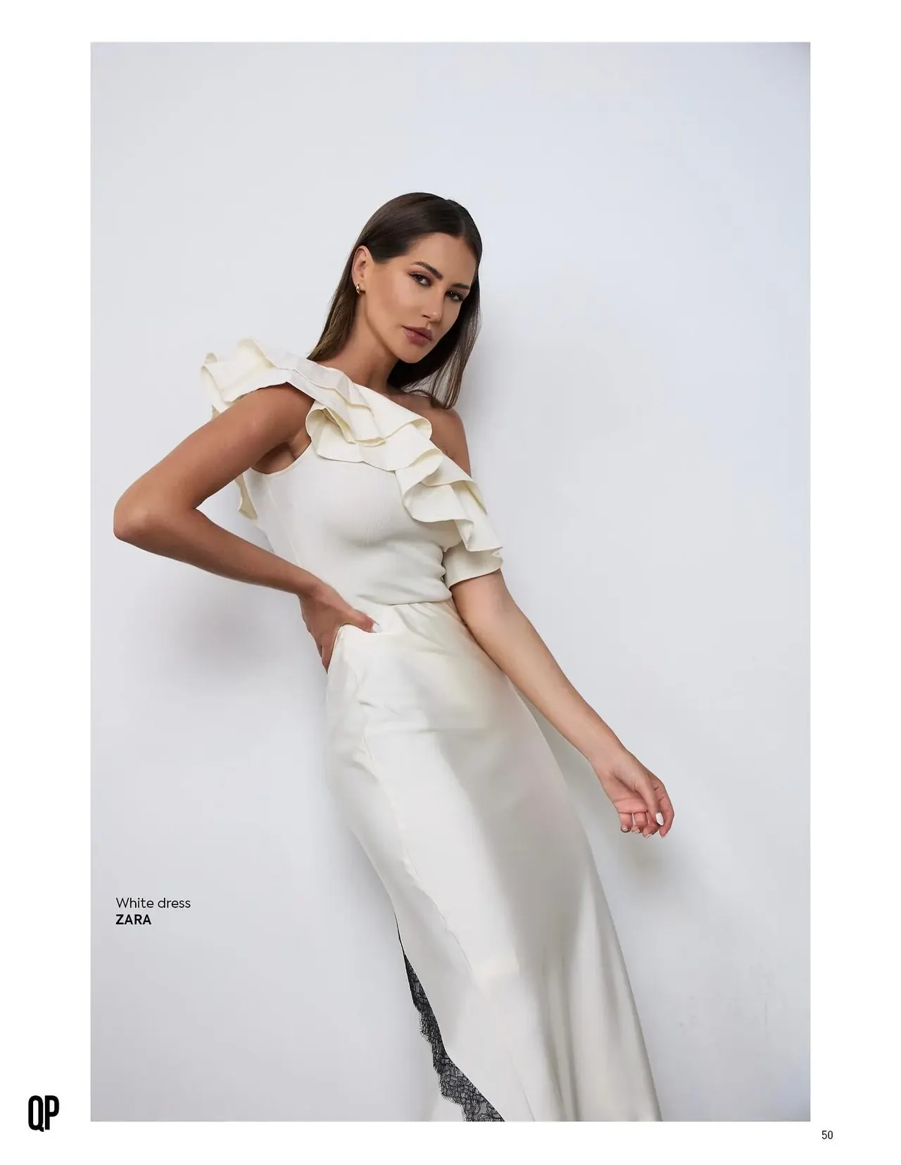 Giovanna de vestido branco no editorial da QP Magazine